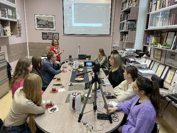 Заседание Дискуссионного клуба «Кухня» Заседание Дискуссионного клуба «Кухня»